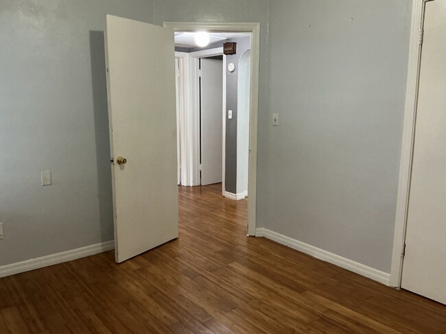 Building Photo - 720 Lakehurst St