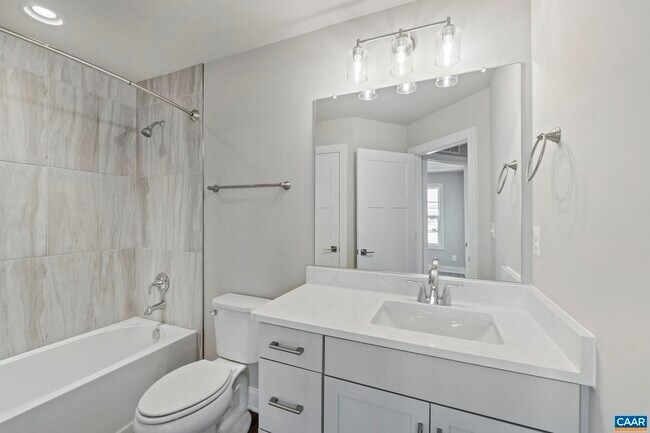 Building Photo - 5022 Lindley Pl