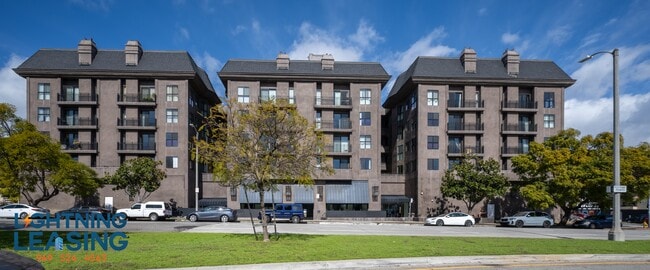 Building Photo - 8109 Burton Way