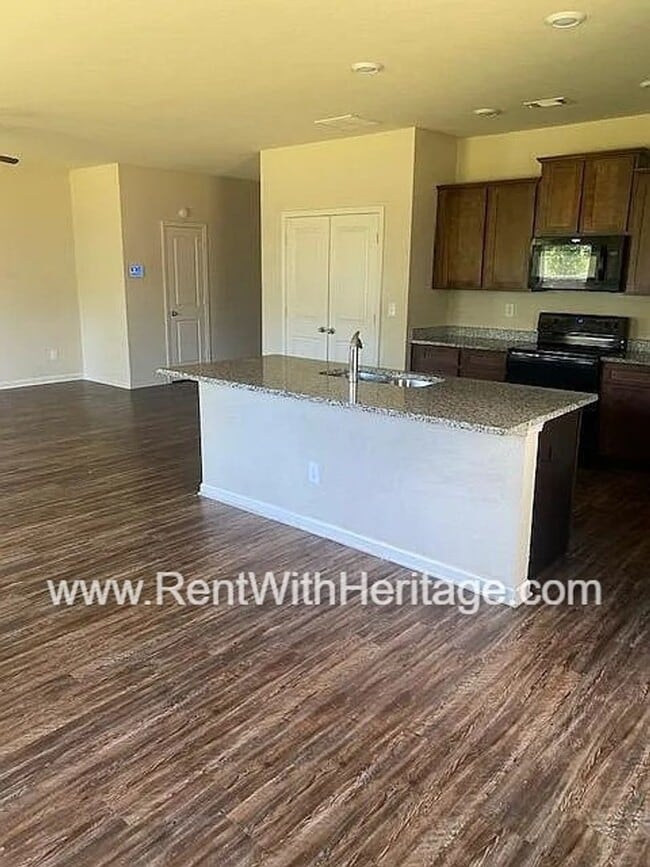 Building Photo - Gorgeous 3bd/ 2.5 bath Home in Popular Ann...