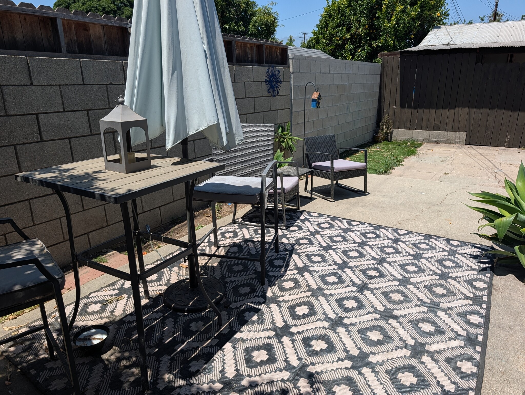 Spacious back area with seating area - 565 N Valencia pl.