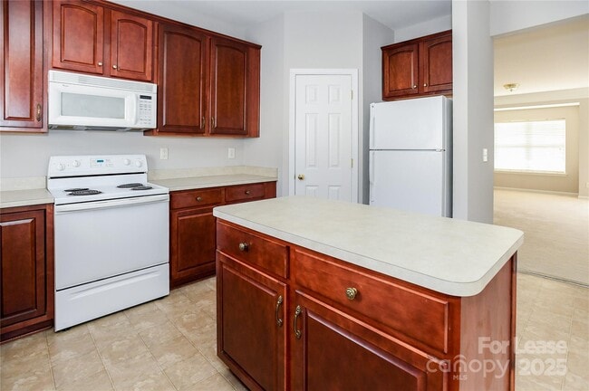 Building Photo - 332 Rock Ridge Ln