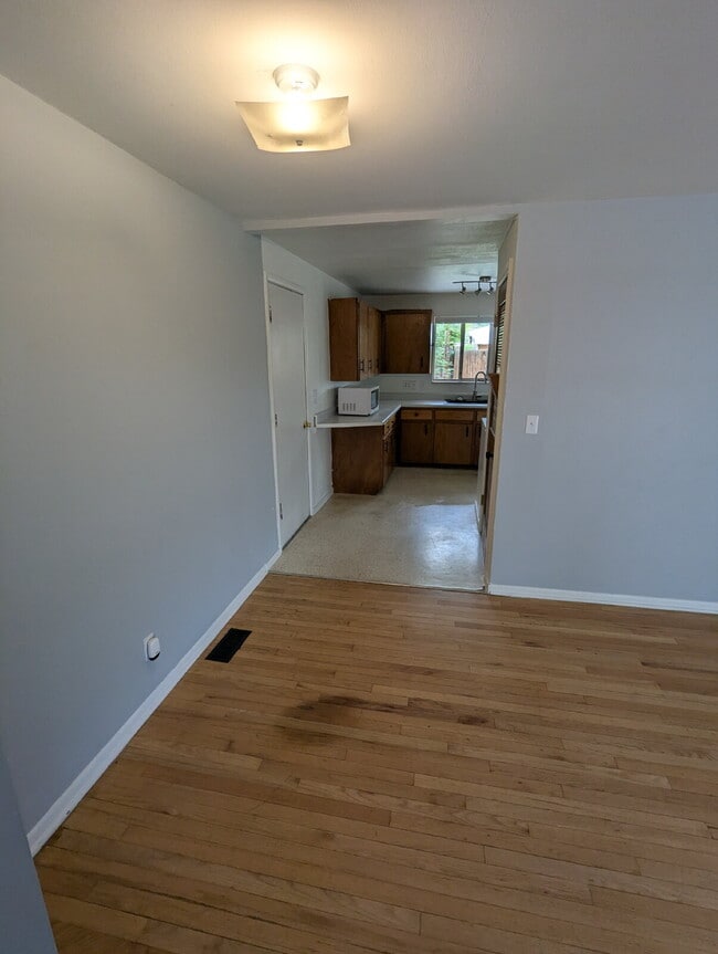 Building Photo - 7070 Beacon Way