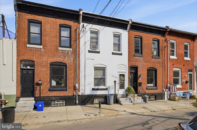 Building Photo - 1733 Blair St