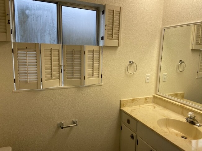 Building Photo - 2808 Harrison Ave