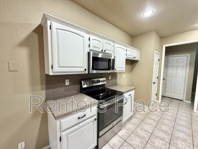 Building Photo - 204 N Magnolia Ct