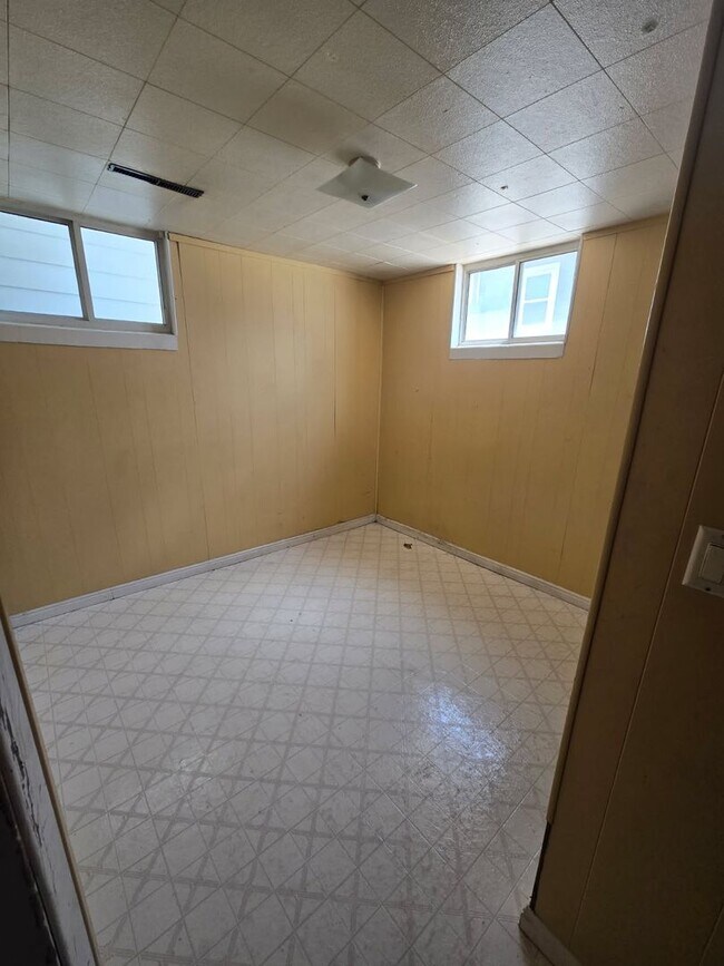 Building Photo - 355 S 100 E