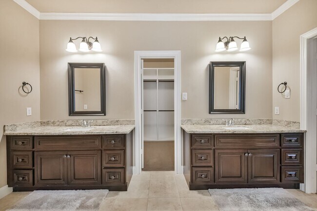 Building Photo - For Lease | 3 Bed, 2 Bath | 2,442 Sq Ft | ...