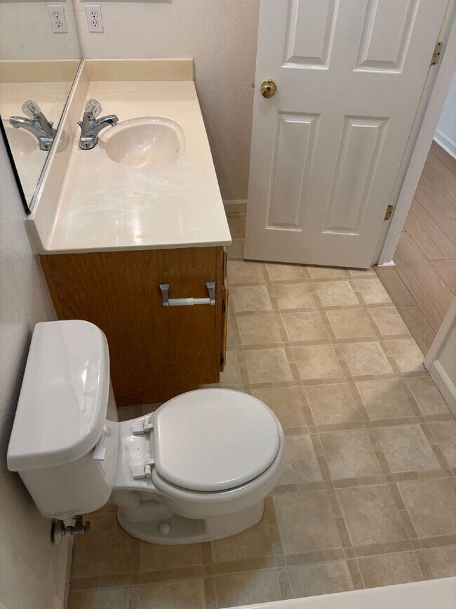 Building Photo - Charming 3 Bedroom Home in Desirable Elk Grove Neighborhood with 2-Car Garage