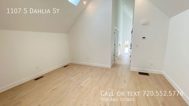 Building Photo - **MOVE IN SPECIAL OFFER!! ** Desirable 3 b...