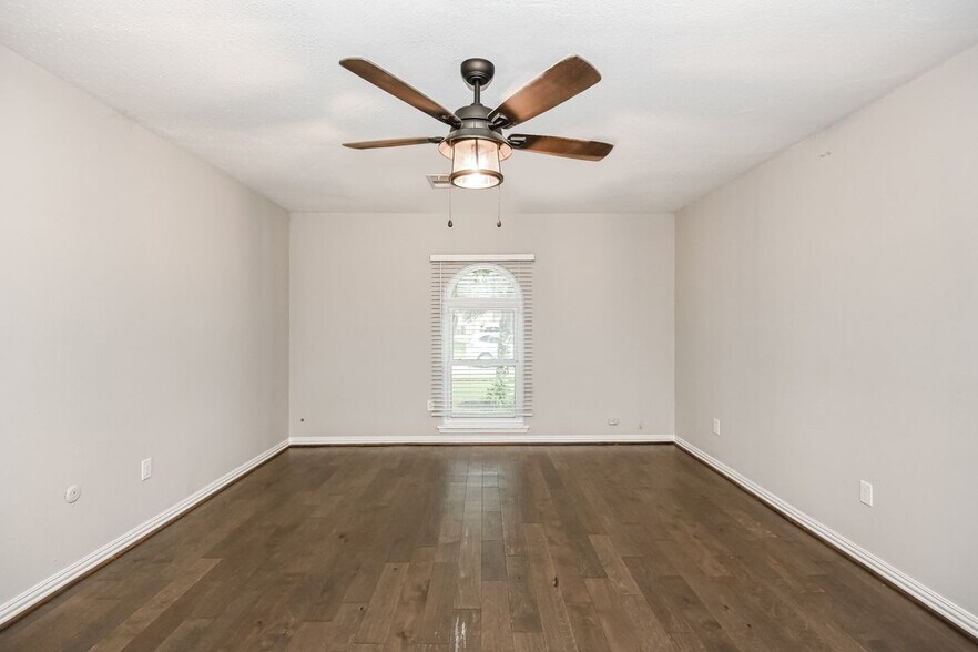 Building Photo - 7923 Dawnridge Dr