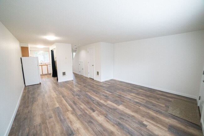 Building Photo - 3411-3423-3423 SE 85th Ave