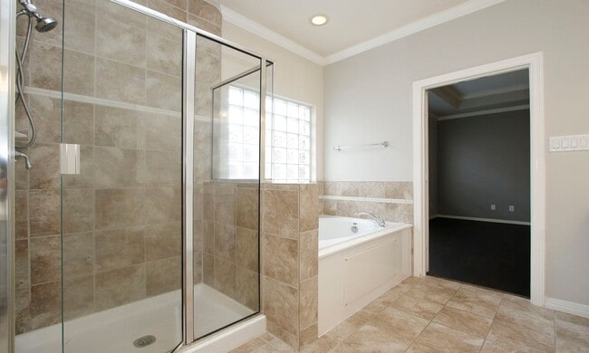 Building Photo - For Lease | 3 Bed, 2.5 Bath |2,468 Sq Ft | Olive Hill Court |