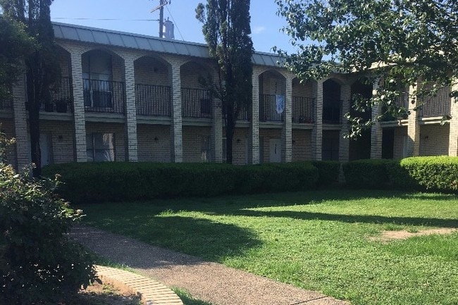Santa Fe Apartments - 1101 Clayton Ln Austin TX 78723 | Apartment Finder