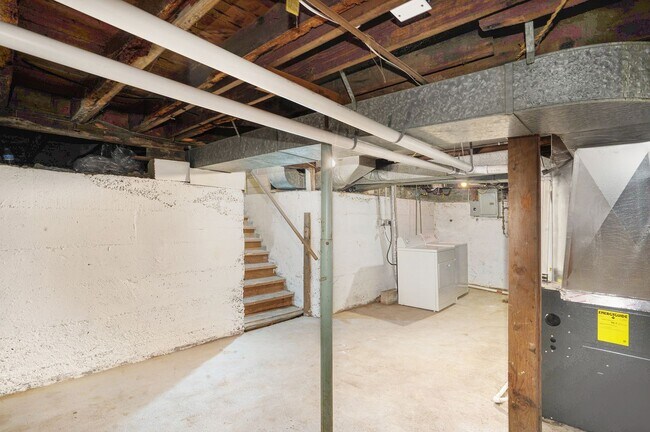Building Photo - 720 Kellogg St SE