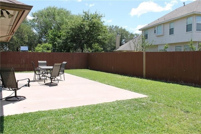 Building Photo - 17820 Park Valley Dr