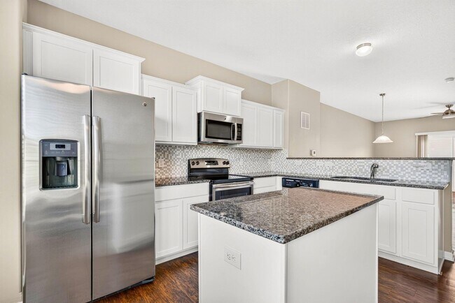 Building Photo - 5652 Pittsford Dr