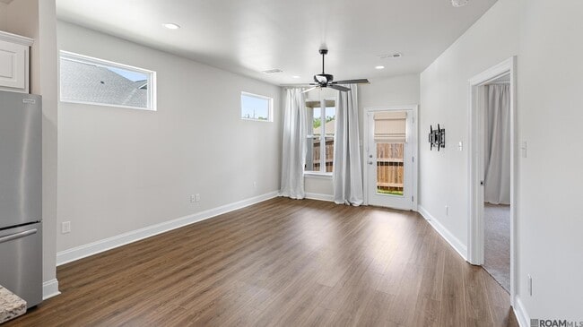 Building Photo - 927 Dorado Ave