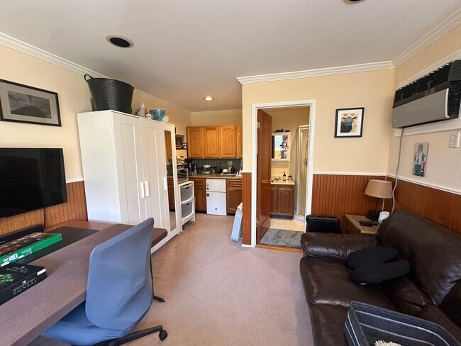 Building Photo - Studio Home in Desirable West Menlo Park- Walk to Downtown