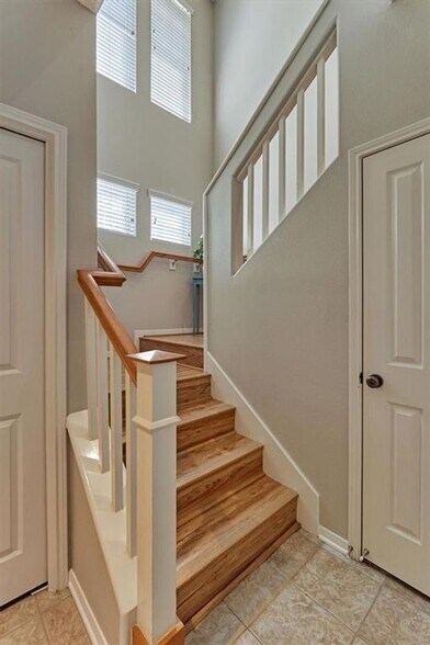 Building Photo - 87 Woodlily Pl