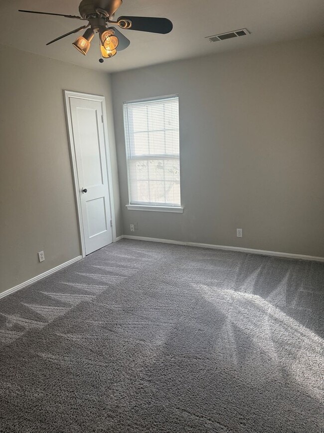 Building Photo - 1409 College St