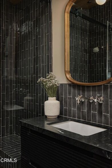 Building Photo - 12406 La Maida St