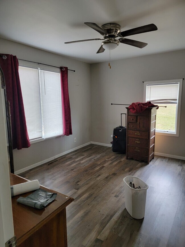 Building Photo - 627 N 3rd St