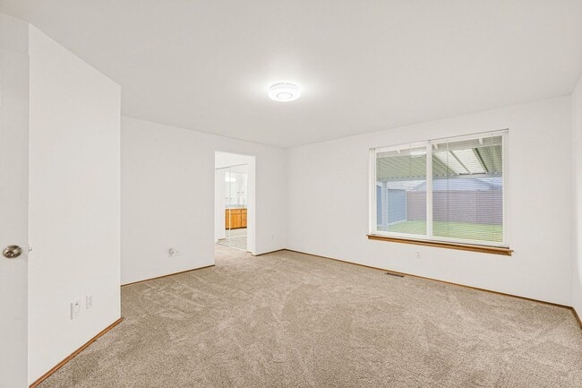 Building Photo - Beautiful 3-Bedroom, 2-Bath Home on a Corner Lot in Spanaway