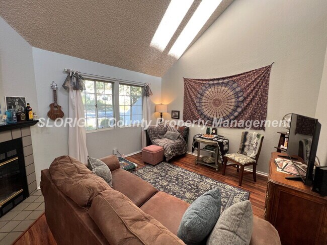 Building Photo - AVAILABLE AUGUST - Upstairs San Luis Obispo Condo - 2 Bedroom / 1 Bathroom