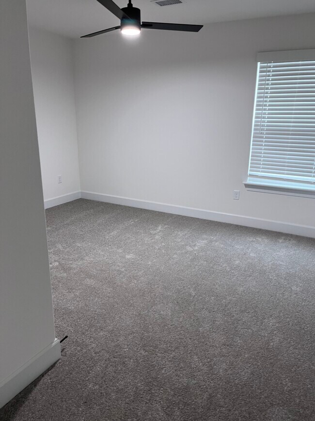 Building Photo - 3201 SW Lovely Ln