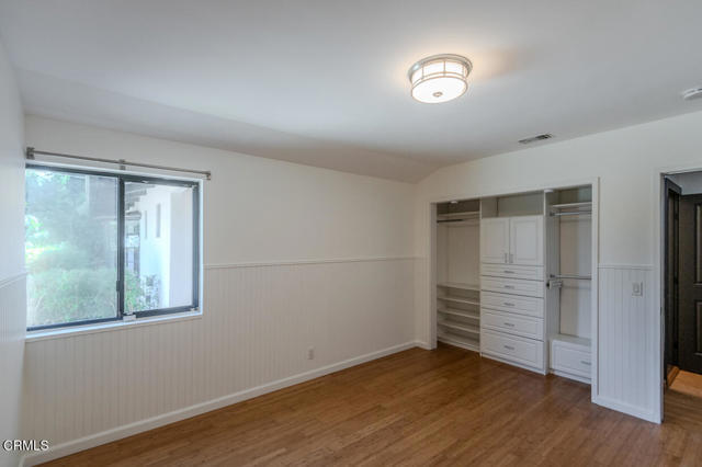 Building Photo - 4819 Oakwood Ave