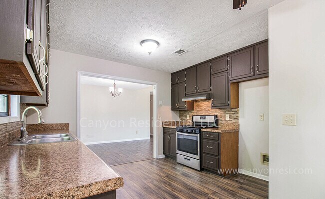 Building Photo - Beautiful 3b Room!Move in ready!