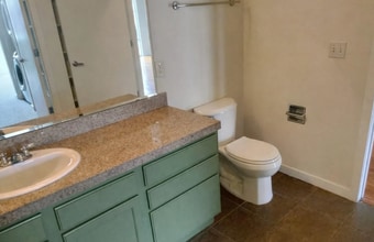 Building Photo - Amazing one bedroom one bathroom Denver Condo