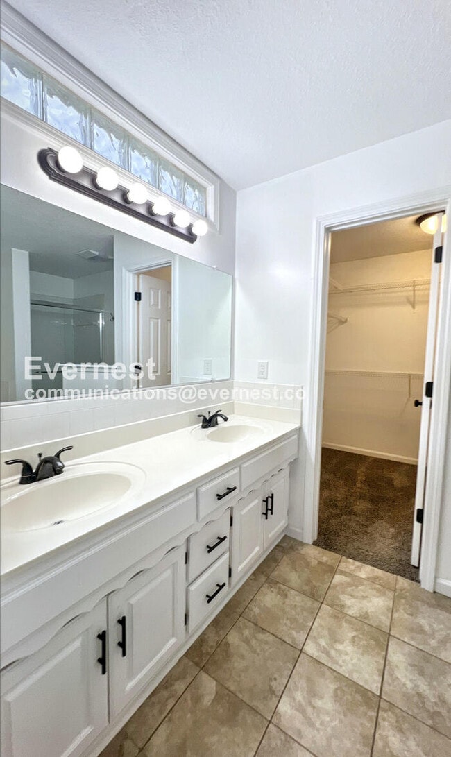 Building Photo - 928 SE 12 Terrace