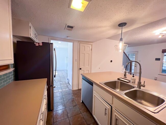 Building Photo - 8519 Shenandoah Dr