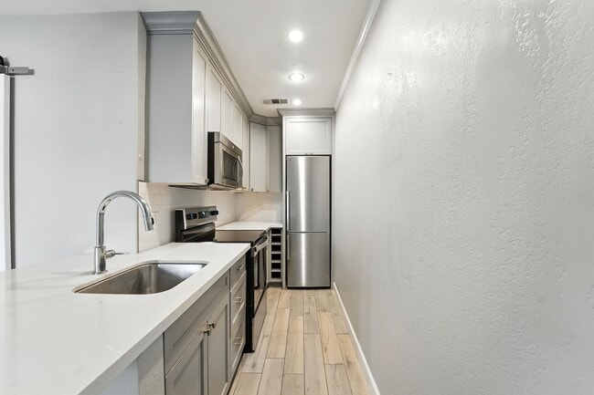 Building Photo - Heart of Phoenix Living – Modern 1BR with ...