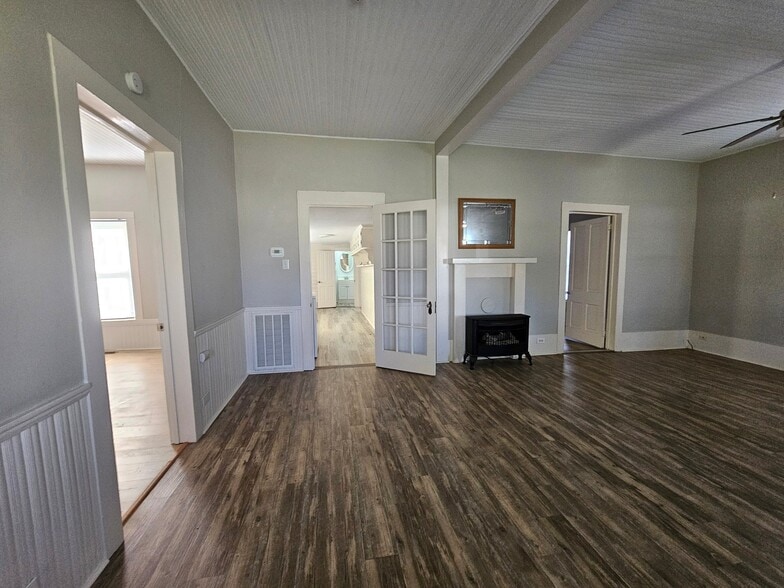 Building Photo - 4058 West Ave
