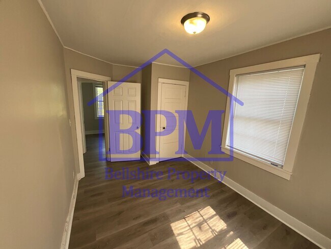 Building Photo - Freshly Renovated 3 Bed, 1 Bath Duplex – G...