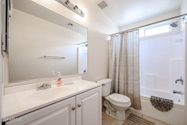 Building Photo - 1605 S 227th Ave