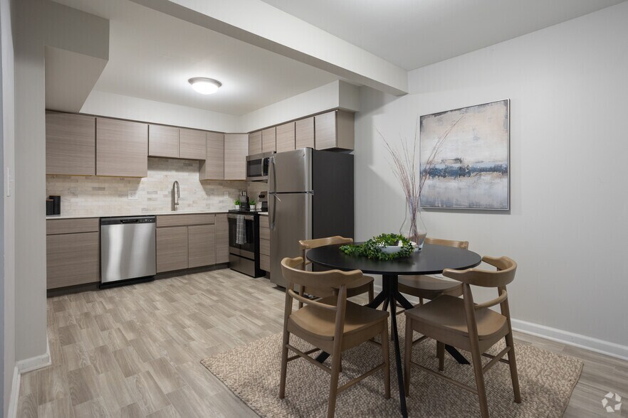 1BR, 1BA - 686SF - Dining Area - The Highlands Apartments