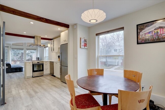 Building Photo - Stunning Remodeled Townhome in North Boulder