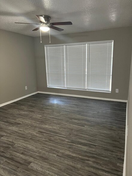 Building Photo - 3203 W Walnut Hill Ln