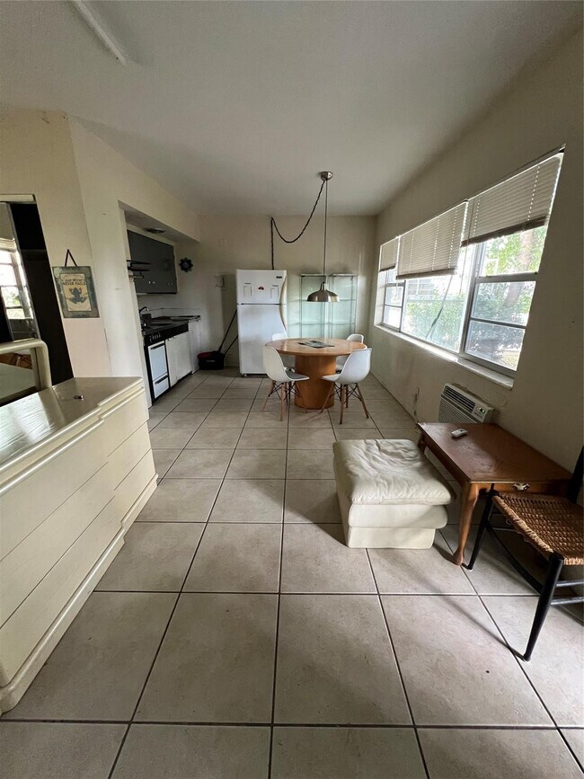 Building Photo - 3111 NE 29th St