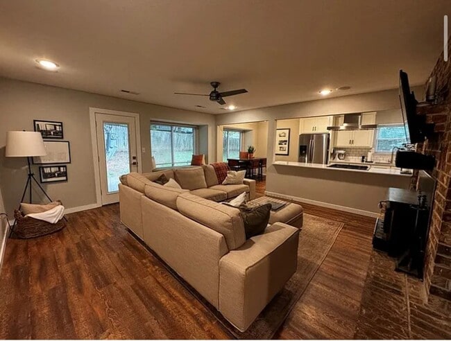 Building Photo - 1739 Creek Ct