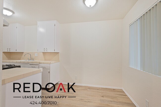Building Photo - Spacious Two Bedroom with Tile Floors, Lar...