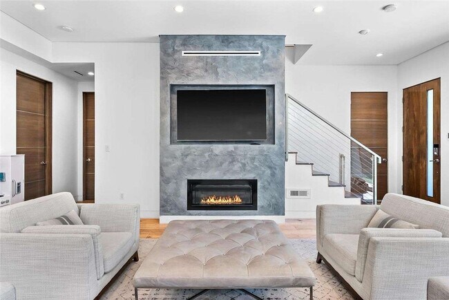 Building Photo - 801 N Kilkea Dr
