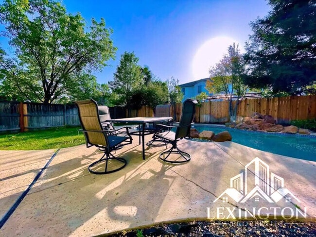 Building Photo - Stunning, 5BD/3BA Home, in West Sacramento with a Pool and BBQ!