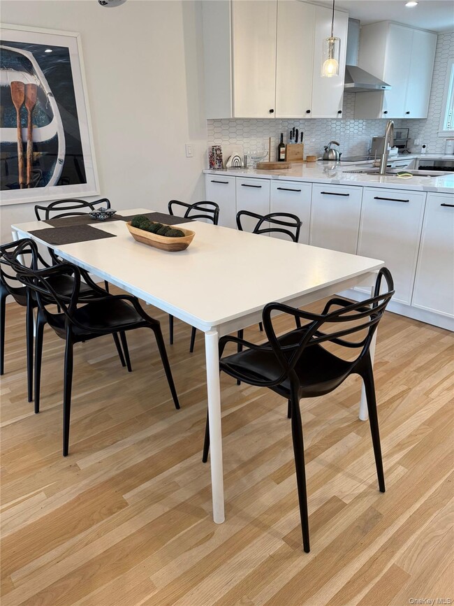 Building Photo - 3041 Mitchell Rd