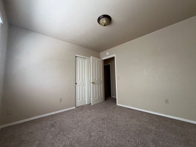 Building Photo - Mary Lake home! Must see!