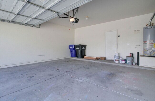 Building Photo - 15882 N 172nd Ln